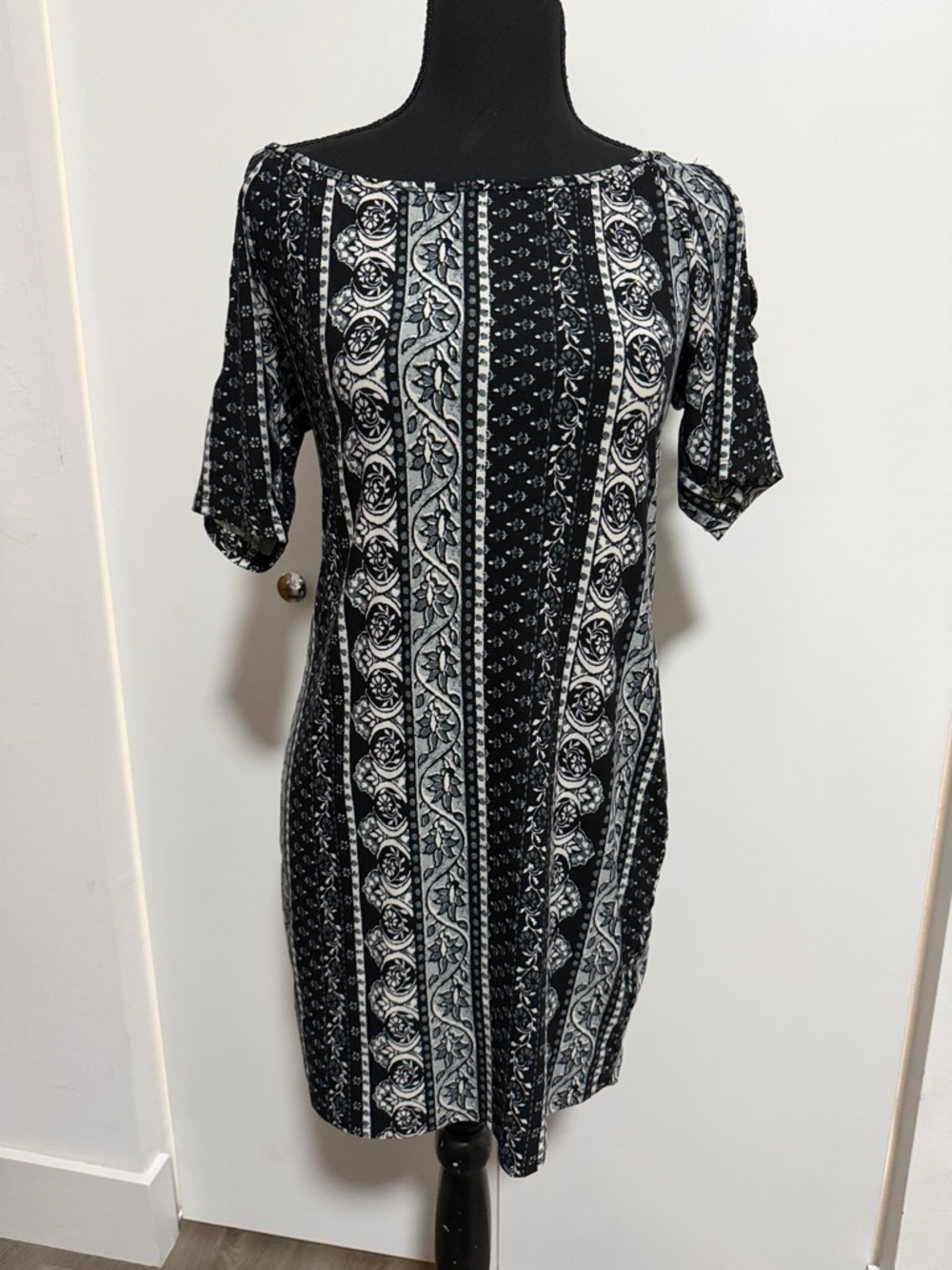 Black & White & Grey Patterned Women’s Shift Dress, Large